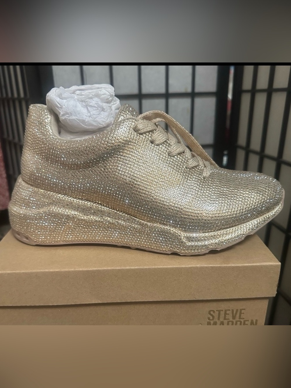 Steve Madden Constanza Sneakers
Size 10
Gold with small rhinestones
NIB
